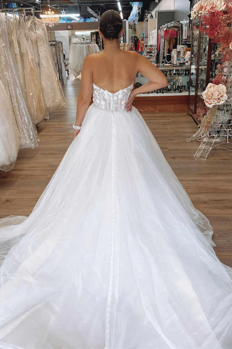 Vestido de novia largo de corte A con escote en forma de corazón y apliques